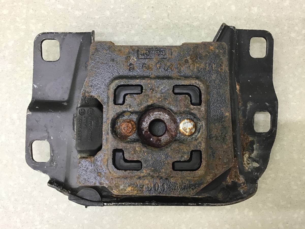 Опора двигателя левая Ford Kuga (CBV) 2008-2013 Опора двигателя левая Ford Kuga (CBV) 2008-2013