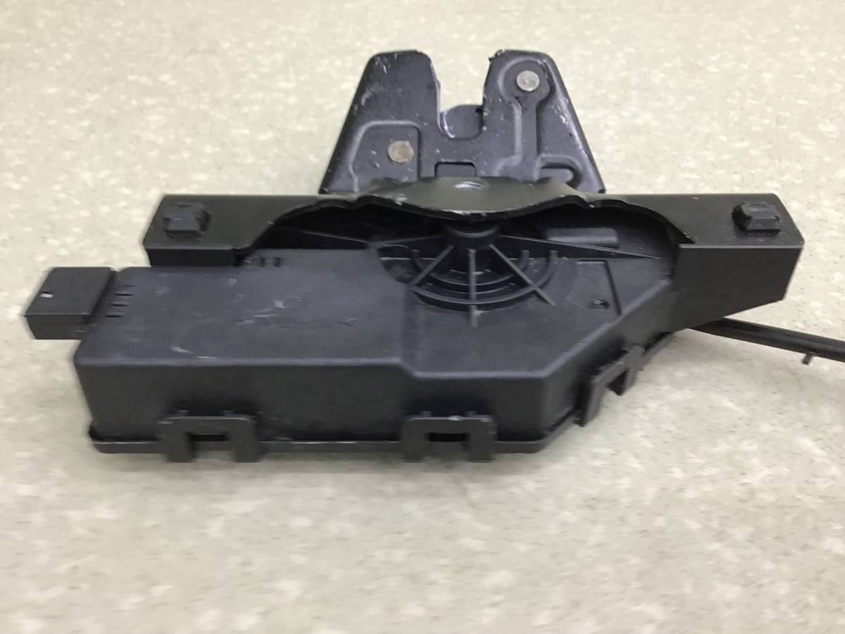 Замок багажника BMW 3-series E46 1998-2005 Замок багажника BMW 3-series E46 1998-2005
