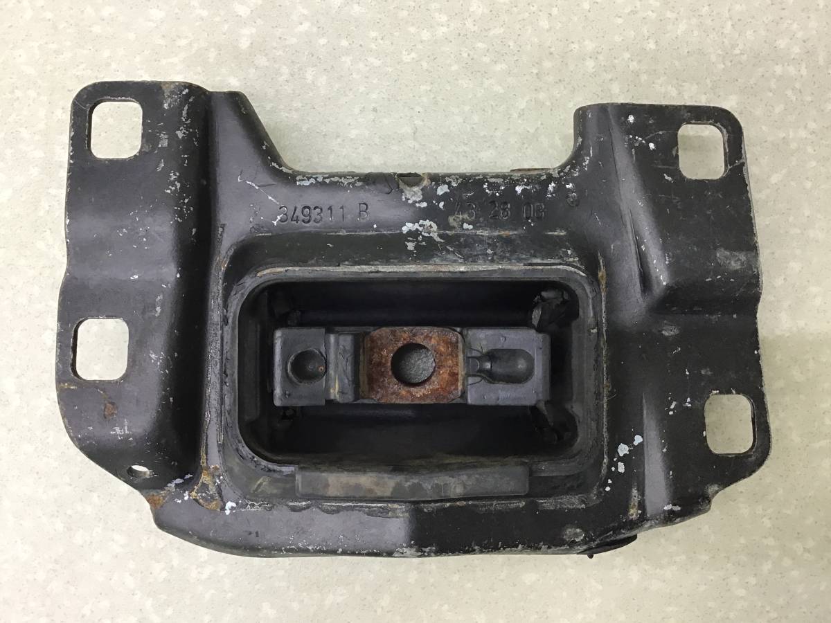 Опора двигателя левая Ford Kuga (CBV) 2008-2013 Опора двигателя левая Ford Kuga (CBV) 2008-2013