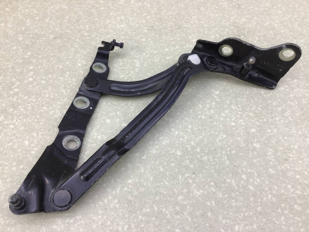 Петля крышки багажника Volvo S40 (MS) 2004-2012 Петля крышки багажника Volvo S40 (MS) 2004-2012