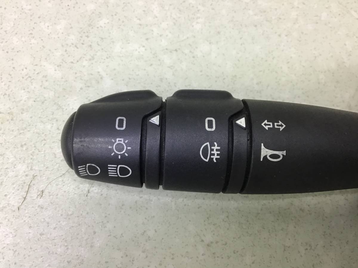 Переключатель поворотов подрулевой Renault Duster (HS) 2010-2021