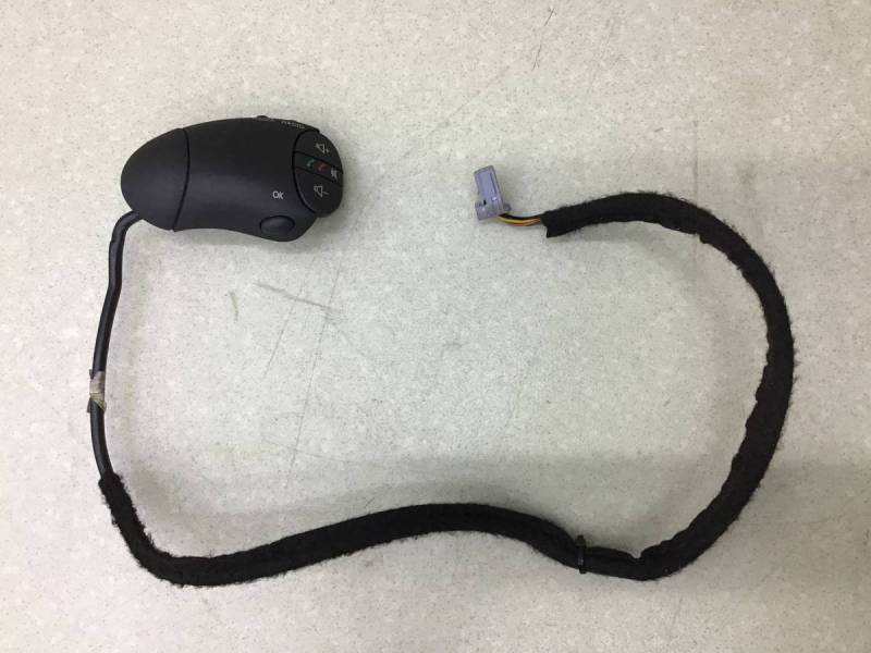 Переключатель подрулевой управления магнитолой Renault Duster (HS) 2010-2021