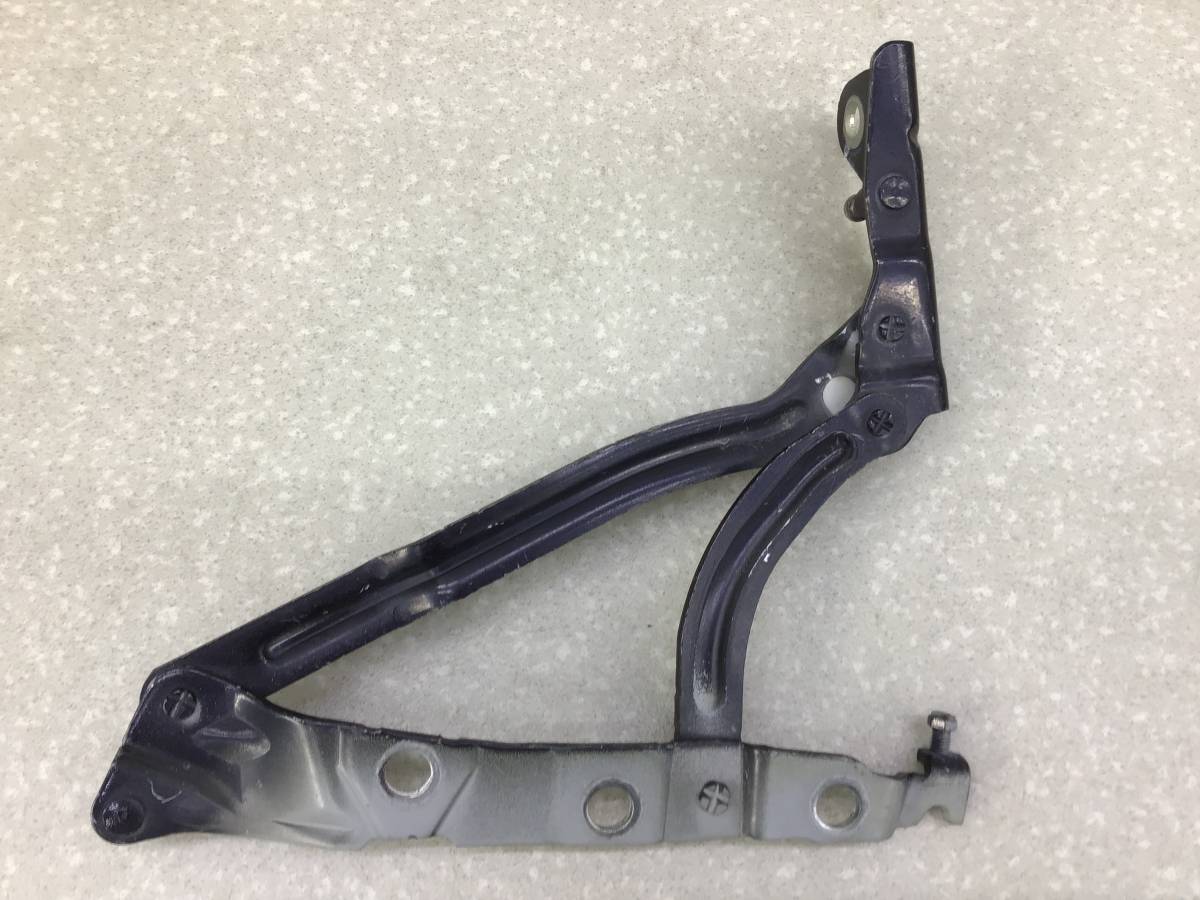 Петля крышки багажника Volvo S40 (MS) 2004-2012 Петля крышки багажника Volvo S40 (MS) 2004-2012