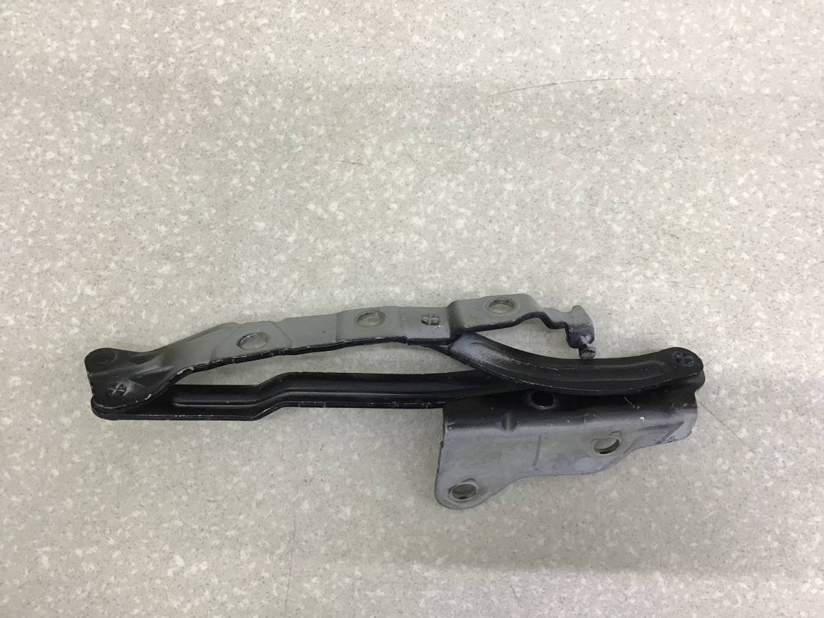 Петля крышки багажника Volvo S40 (MS) 2004-2012 Петля крышки багажника Volvo S40 (MS) 2004-2012