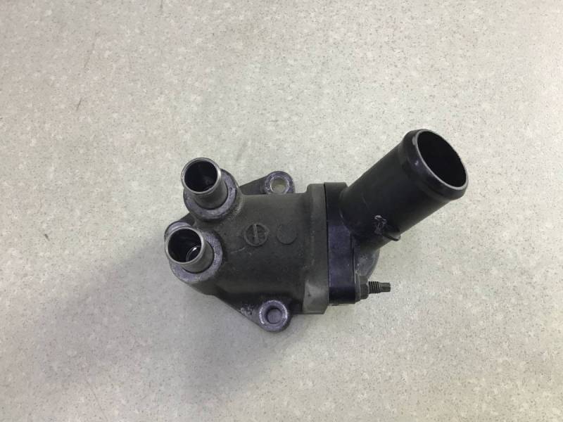 Корпус термостата Toyota Rav 4 (A30) 2006-2013 Корпус термостата Toyota Rav 4 (A30) 2006-2013