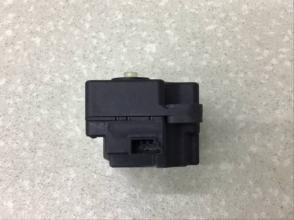 Моторчик заслонки печки Volvo S60 (RS, RH) 2000-2009 Моторчик заслонки печки Volvo S60 (RS, RH) 2000-2009