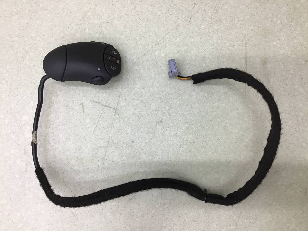 Переключатель подрулевой управления магнитолой Renault Duster (HS) 2010-2021