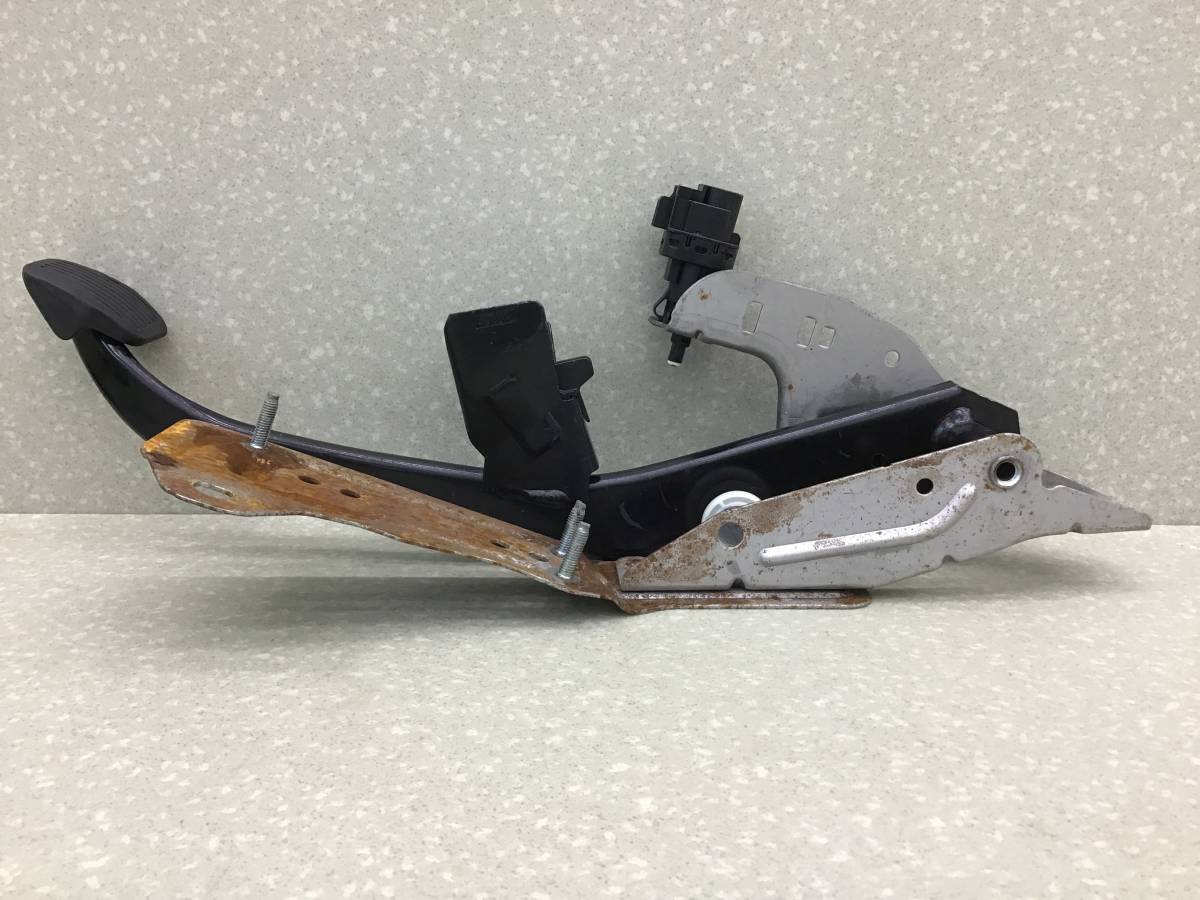 Педаль тормоза Volvo S40 (MS) 2004-2012 Педаль тормоза Volvo S40 (MS) 2004-2012