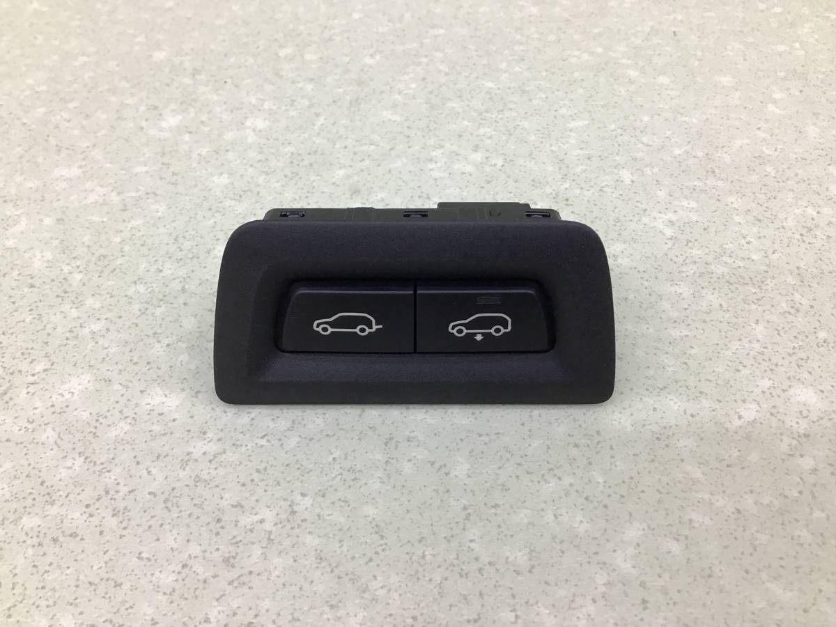 Кнопка открывания багажника BMW X7 G07 2018> Кнопка открывания багажника BMW X7 G07 2018>